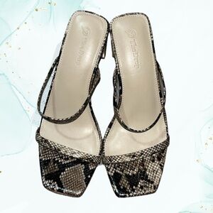 The Drop Avery Sand Sandal Heels, NWT, Size 7